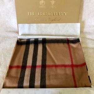 ❌SOLD❌Burberry classic check 100% cashmere scarf